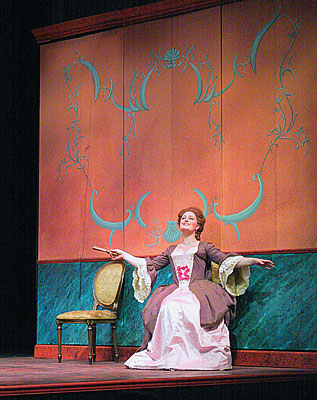 Vittoria gloats knowing that she has a 'mariage', a dress in the newest style for her trip to the country.